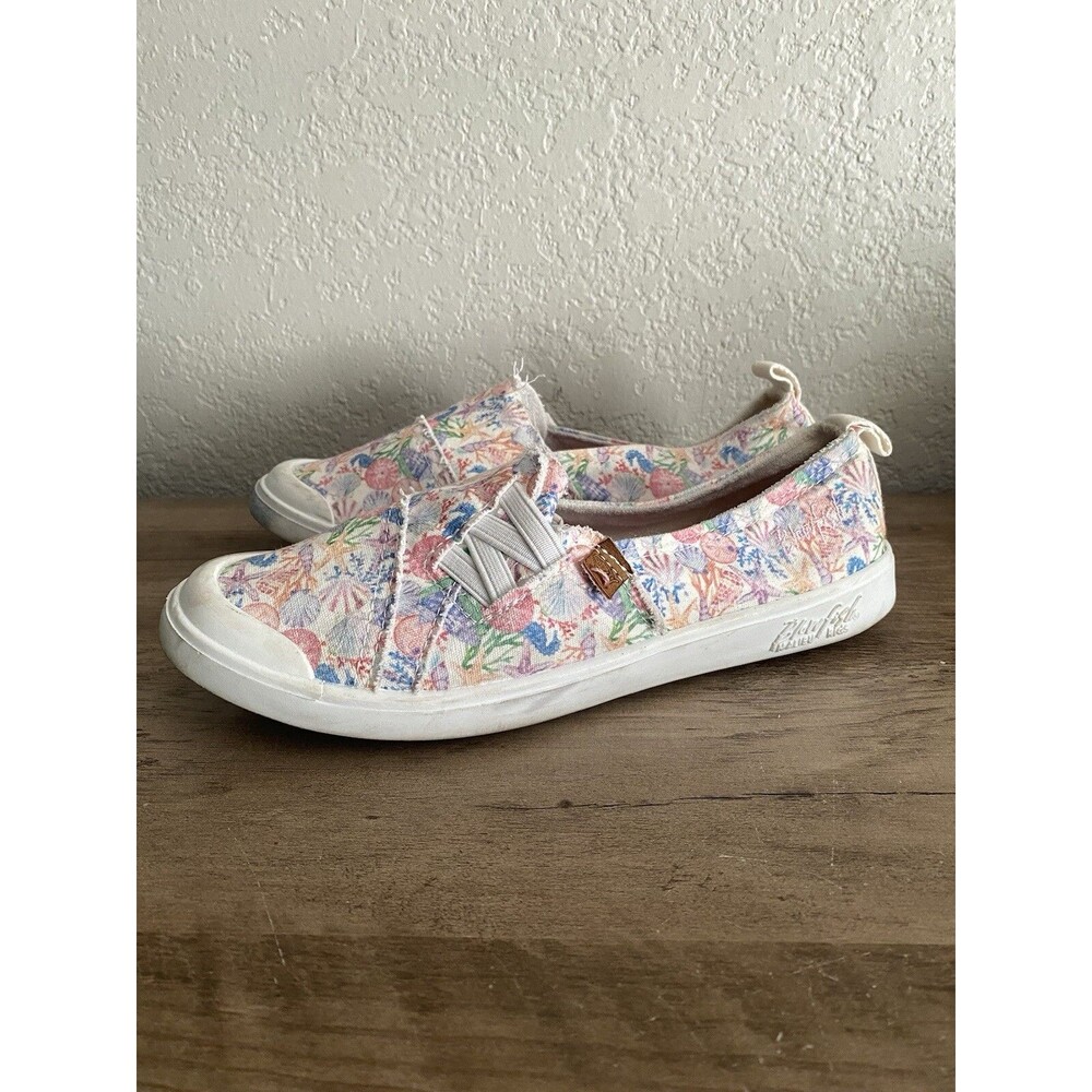 Blow Fish Shoes Youth size 4 Pink floral Slip on Casual Beach